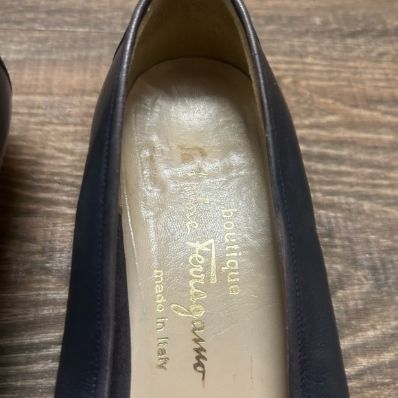 Salvatore Ferragamo 7.5E vintage navy micro heel preppy tasseled shoes. - Picture 12 of 15